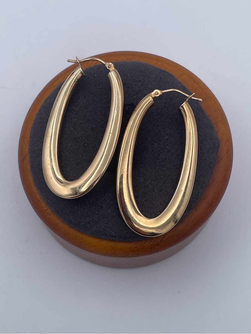 14K Italian Yellow Gold Elongated Oval Hoop Earrings Hollow Tubular Hoops 1.6”